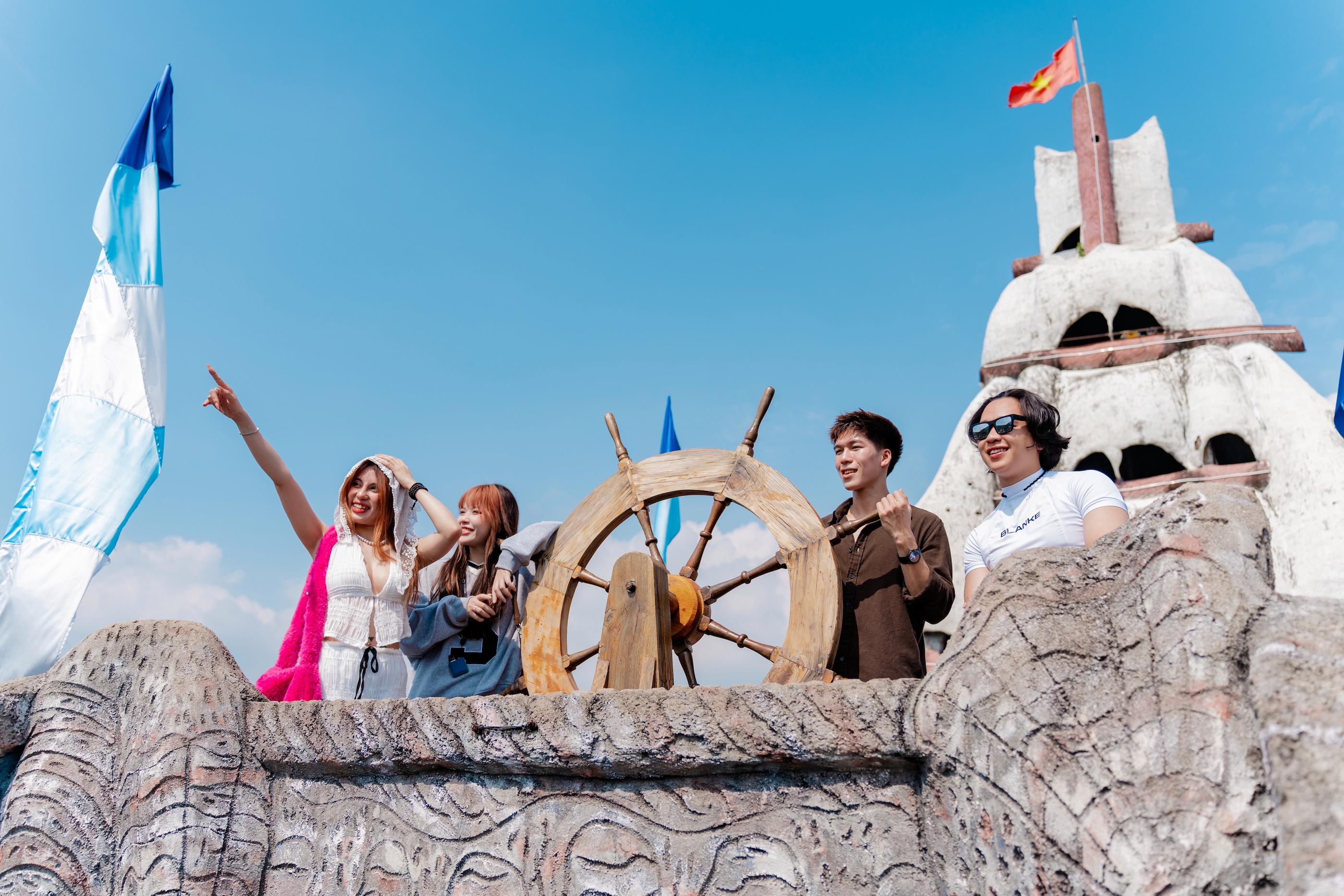 Nha Trang Day Tour to Soi Beach & Tri Nguyen Aquarium By Speed Boat