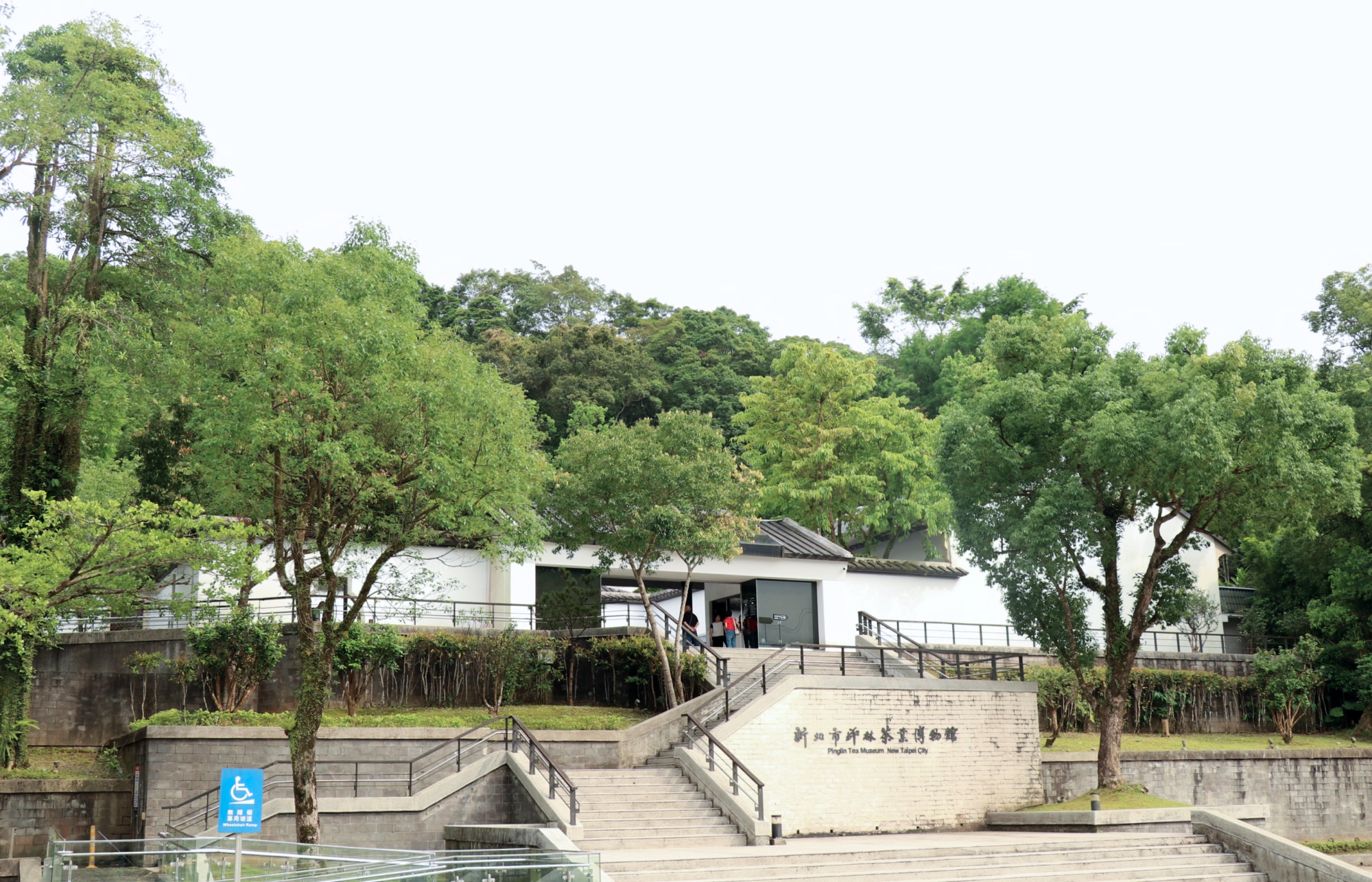 在坪林茶業博物館探索完整的茶葉故事，這裡不僅是傳奇文山包種茶的發源地，更是數百年茶文化、歷史與創新活靈活現的殿堂。