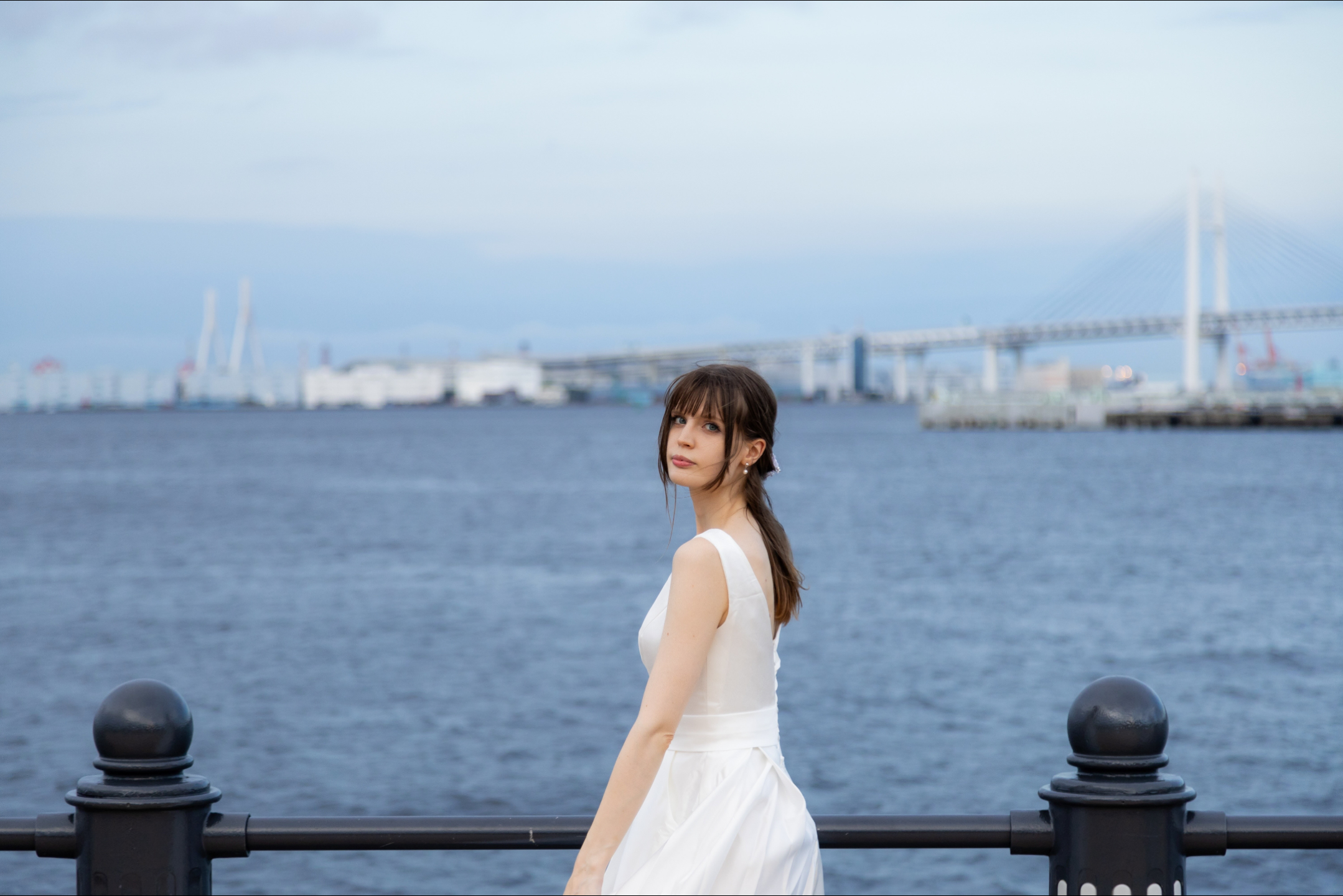 山下公園 - 海濱長廊，擁有花園和橫濱海灣大橋的景色