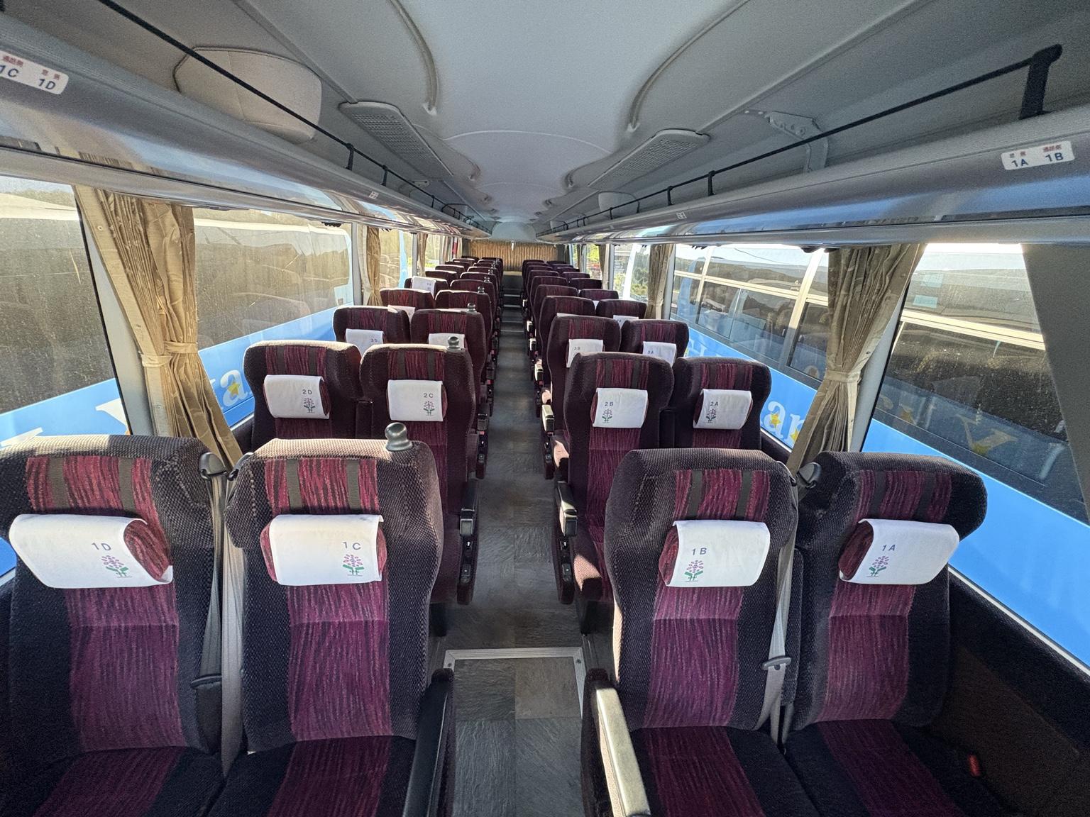 40座車 帶頭墊
可微調椅背傾斜角度
椅背儲物網袋（放置紙巾、雜誌等）