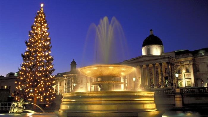 Christmas Eve tour with dinner and midnight mass in London