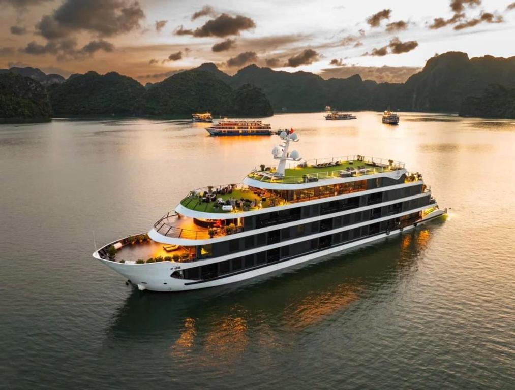Venus 2D1N Cruise: Ha Long Bay & Lan Ha Bay