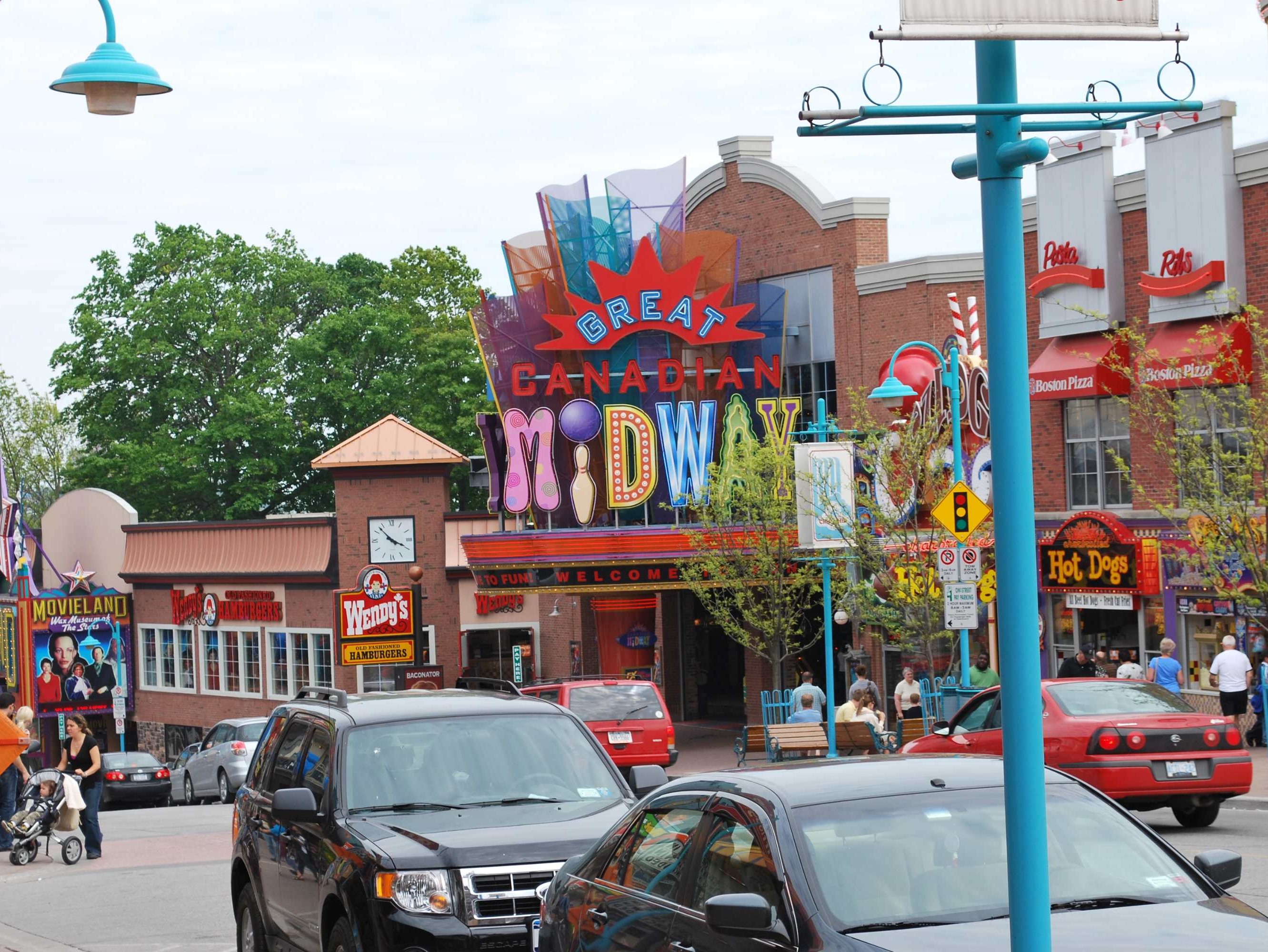 在加拿大娛樂中心（Great Canadian Midway）探索克利夫頓山豐富多彩的刺激體驗