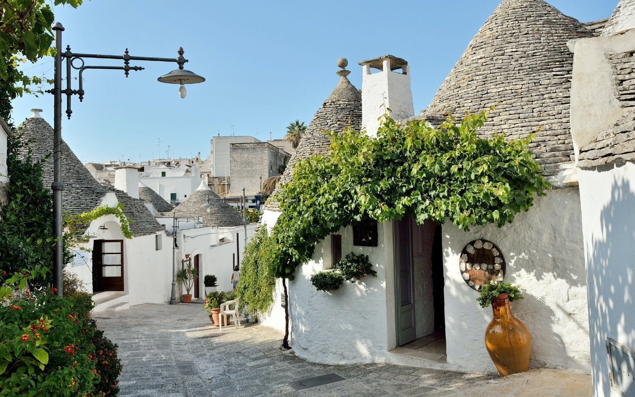 Ostuni, Alberobello, and Polignano a Mare Full-Day Puglia Tour