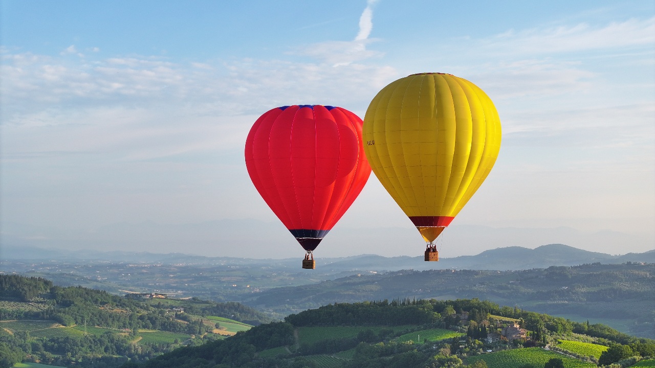 Hot air balloon experience with breakfast from Siena