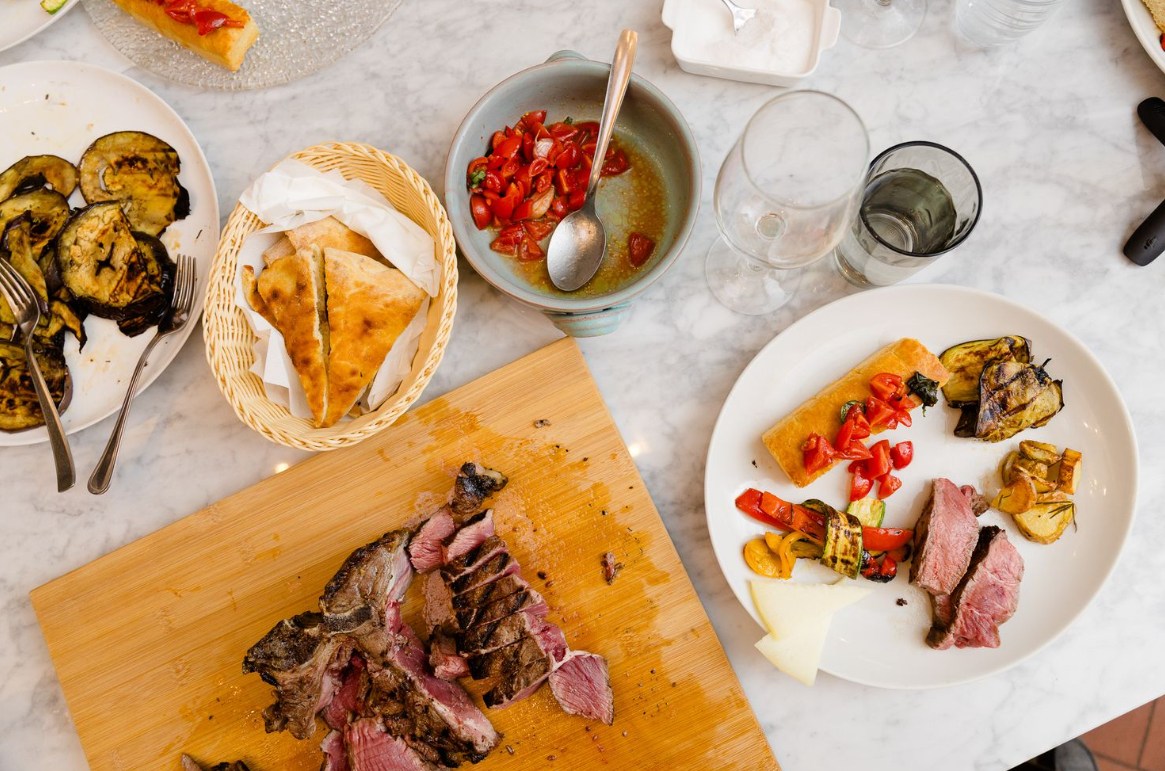 享用美味牛排方案,無限暢飲托斯卡納葡萄酒 享用美味牛排方案,無限暢飲托斯卡納葡萄酒