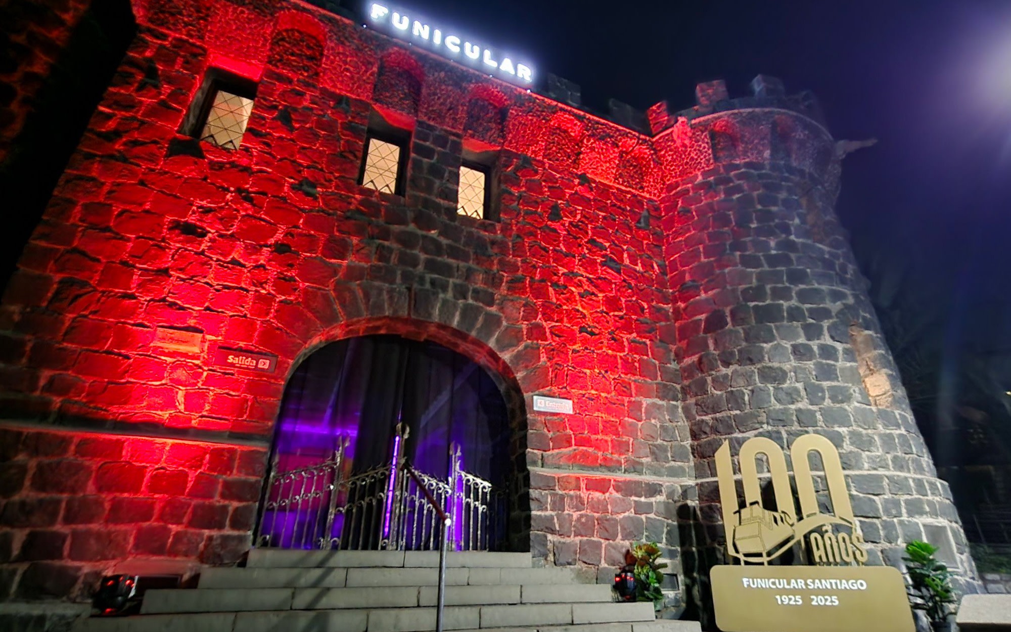 Sunset at the Funicular: Wine, Music, and Cueca in Santiago