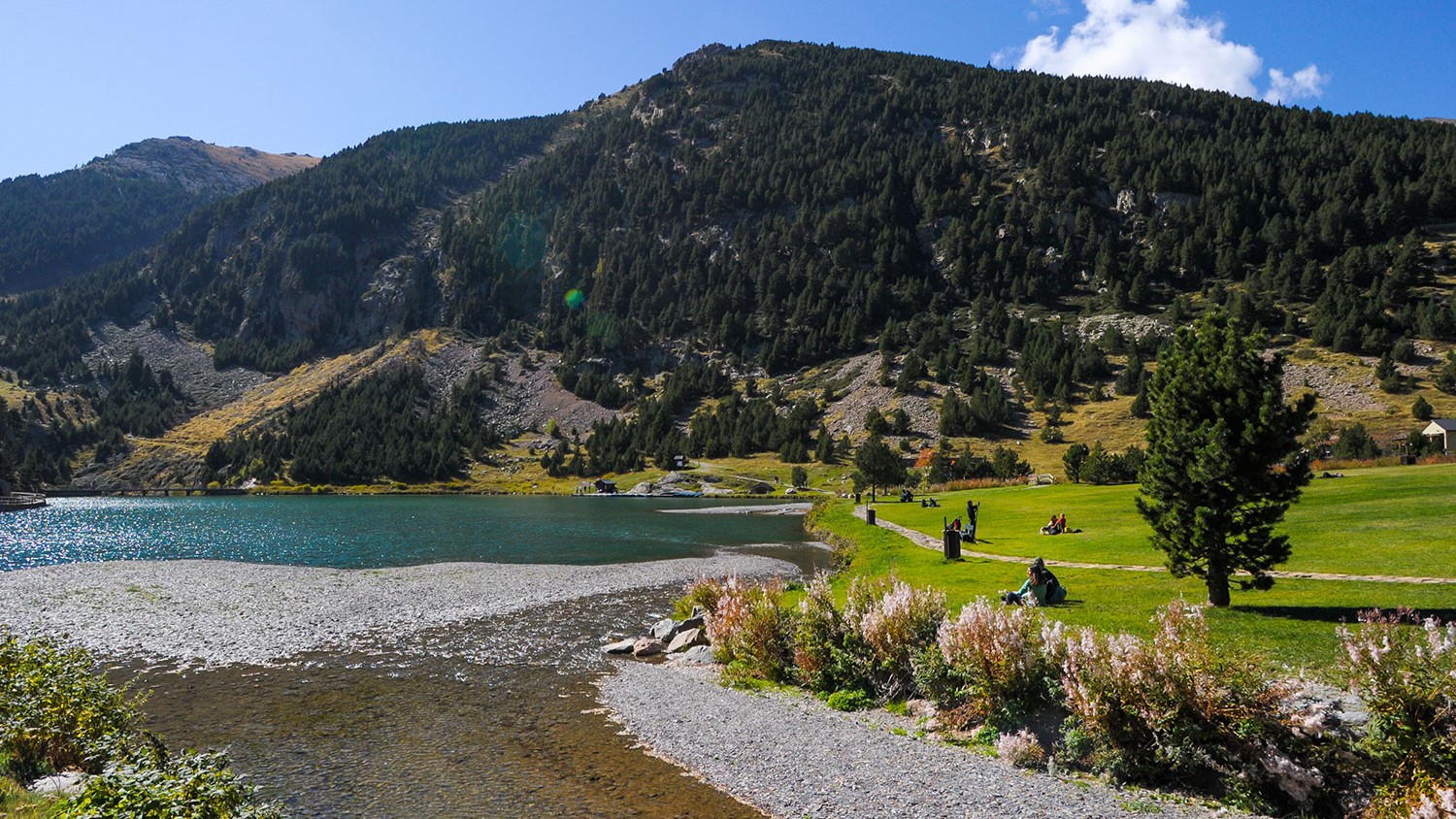 Pyrenees Mountains and Medieval Villages tour from Barcelona