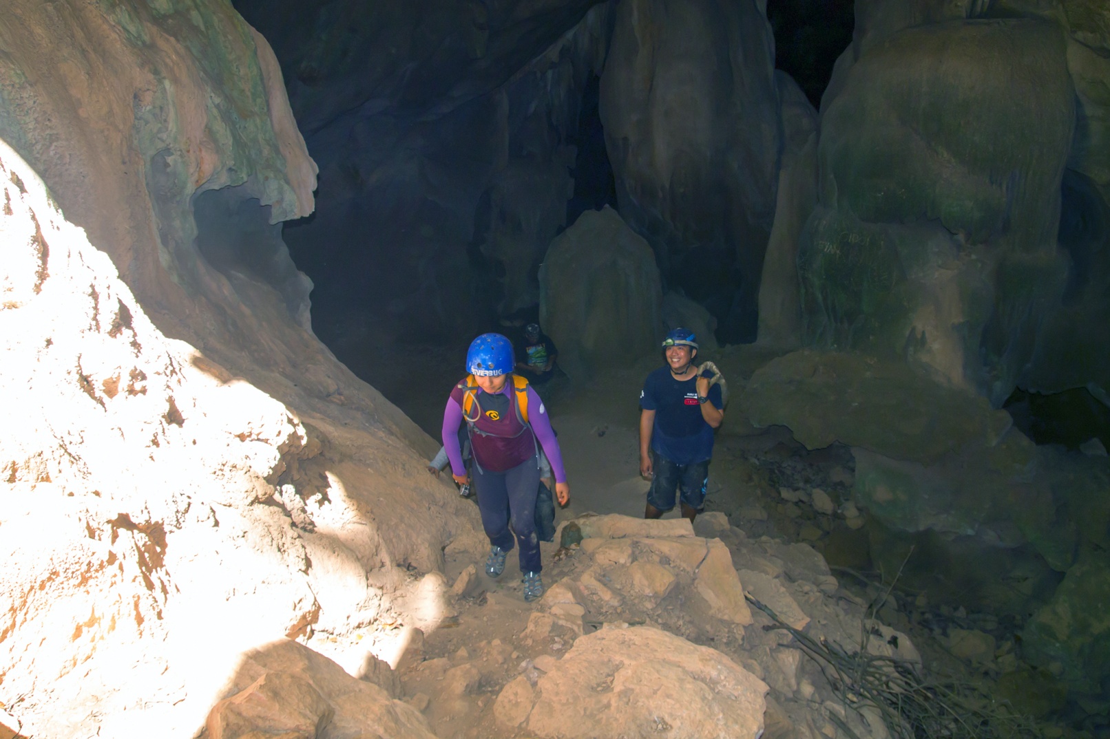 務邊急流泛舟＆洞穴探險體驗