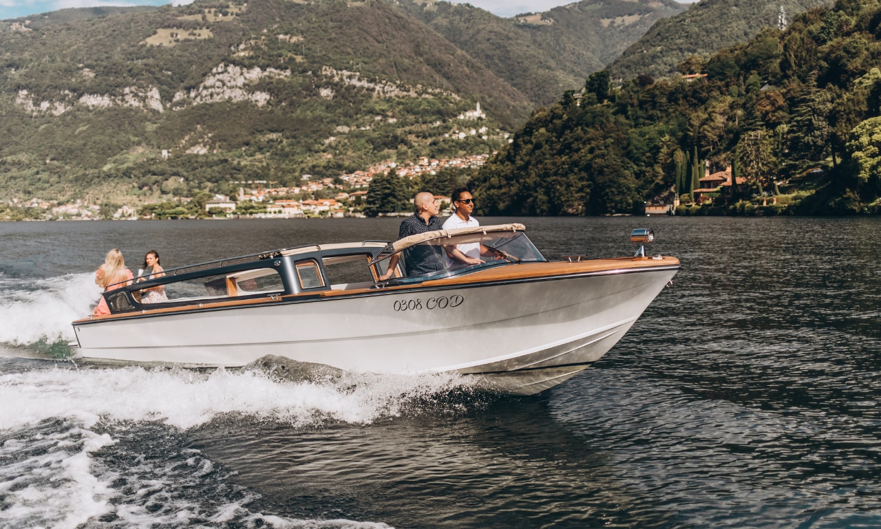 Lake Como in Style: Private 2-Hours Venetian Taxi Ride