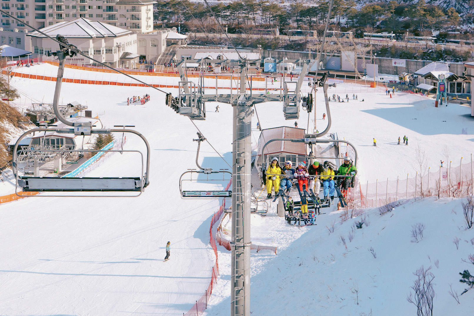 伊利希安江村滑雪度假村 + 魚飛冰谷一日遊