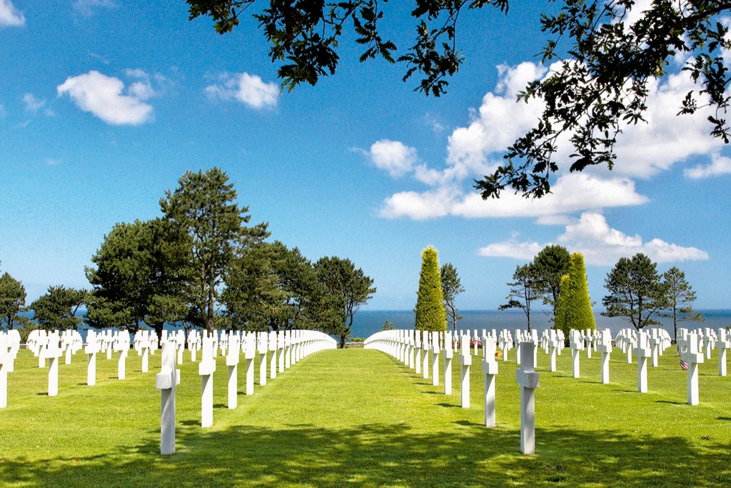 Normandy D-Day Battlefields and Landing Beaches Tour from Paris