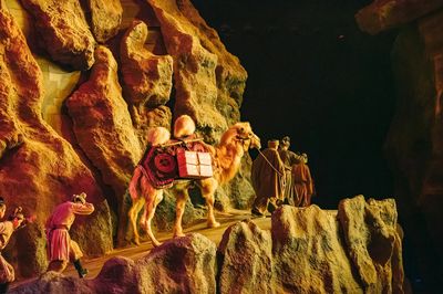 《駝鈴秀》演出以 “一帶一路” 為背景，挖掘大唐傳統文化，講述絲路駝隊故事。序幕《歲月再現》將觀眾帶回絲綢之路起點長安