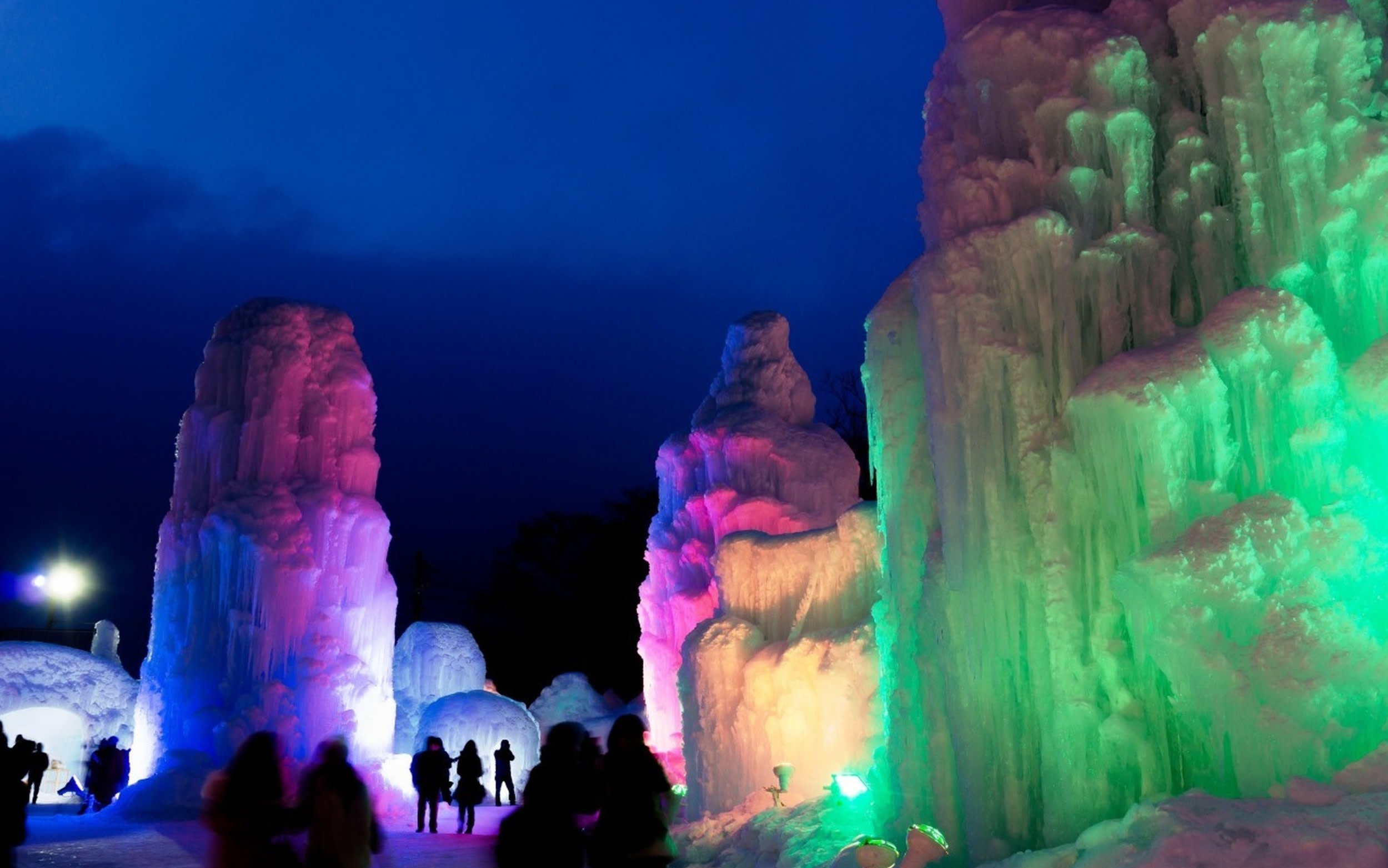 [Hokkaido | Noboribetsu Toya Lake Niseko Day Trip] Mt. Yotei & Takahashi Dairy Farm & Lake Toya & Noboribetsu Jigokudani (Hell Valley) & Bear Park & Kyogoku Fukidashi Park & Winter Lake Shikotsu Ice Festival Day Trip | Depart from Sapporo