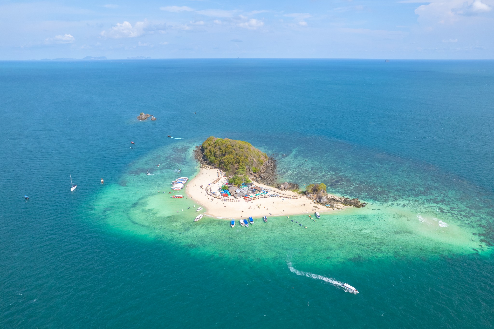 Rang 島＆Kai 島豪華私人半日遊（Boat and Beyond 提供）