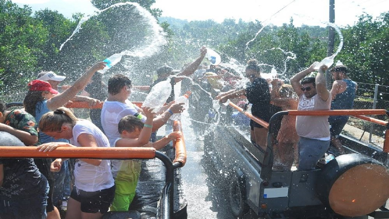 Side: Green Lake Boat Tour and Jeep Safari Full-Day Trip