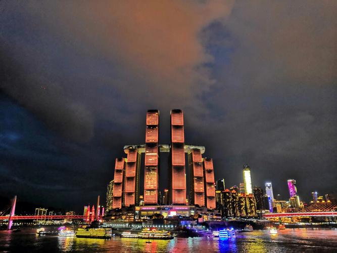 私享重慶山城夜色！三大套餐任選,私家導遊領隊打卡解放碑/洪崖洞/千廝門大橋/索道飛渡長江從南濱路到長江遊輪火鍋盛宴，你的山城夜遊由你定義