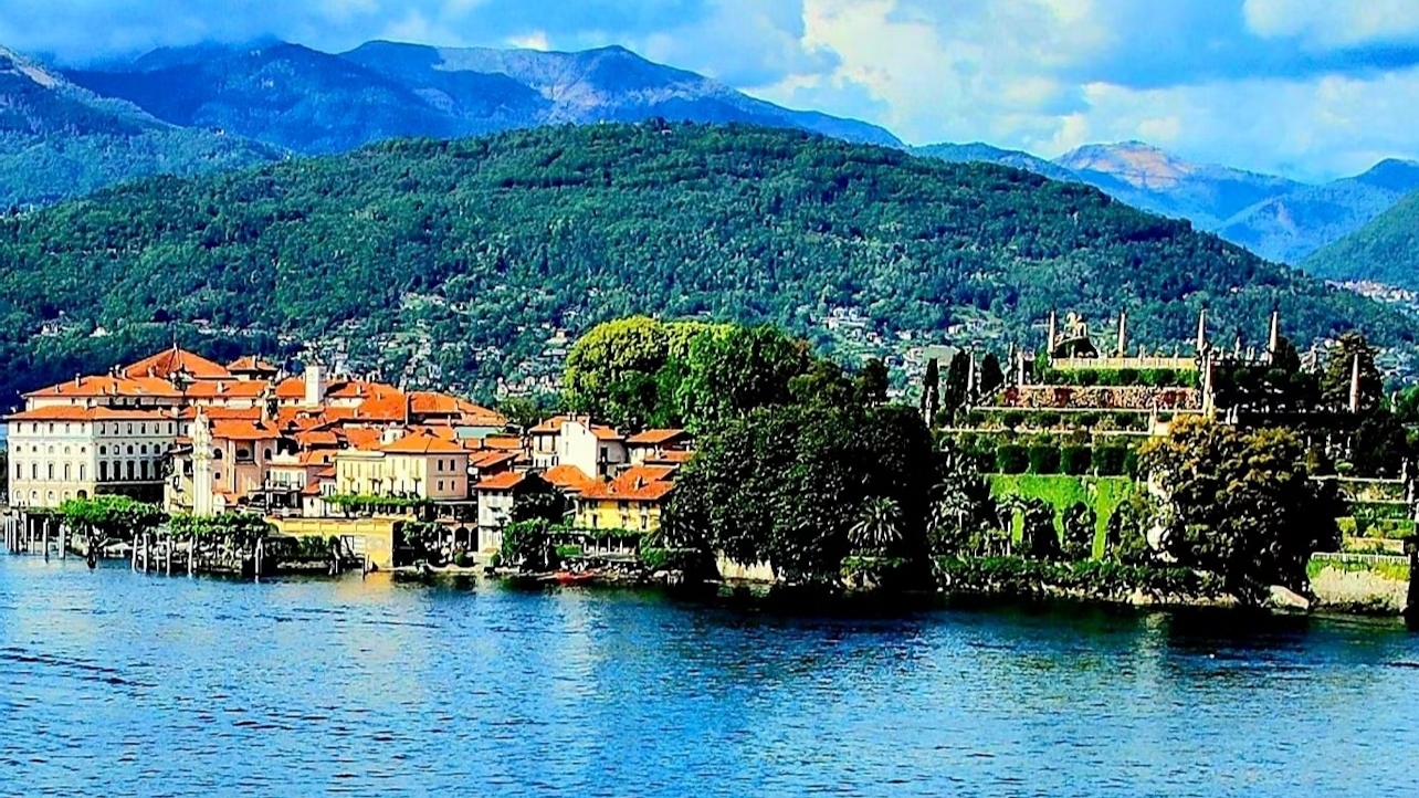 Lake Maggiore and Borromean Islands Hop-on Hop-off boat tour