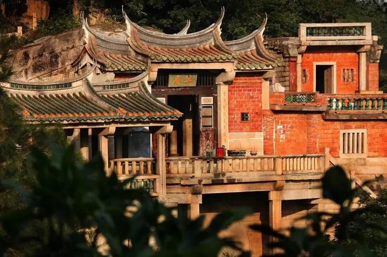 廈門出發泉州晉江 石獅 草菴寺 安平橋 五店市 洛伽寺私人團一日遊