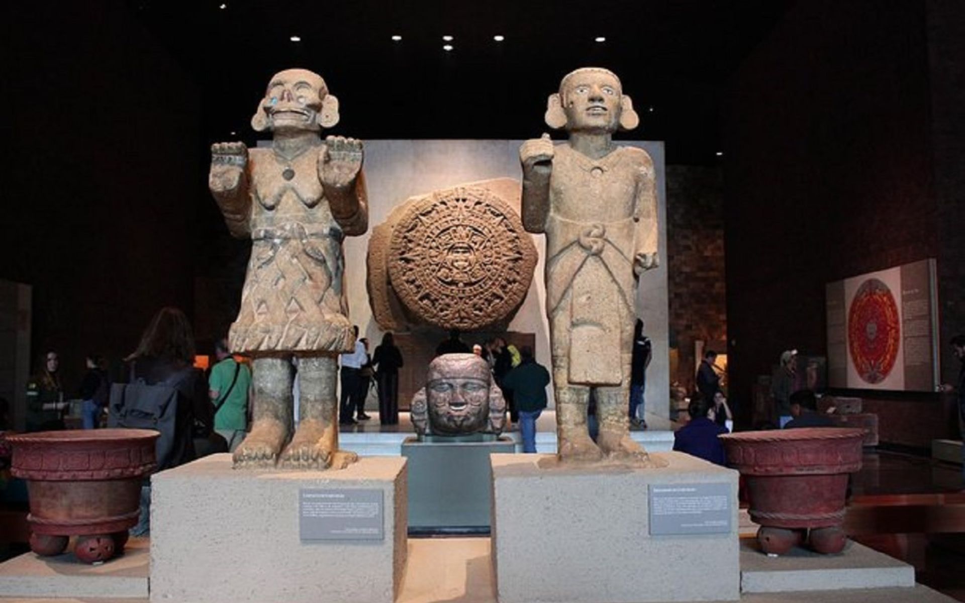 探索古老的阿茲特克傑作，揭示墨西哥豐富的前西班牙文化遺產。