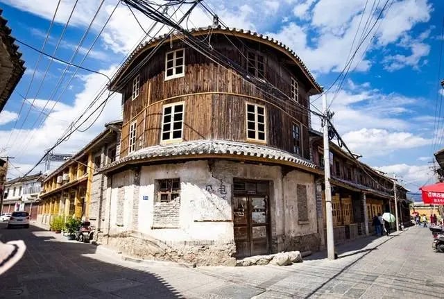 You will spend some leisure time to explore the town, your tour guide will explain the detailed stories about Bai Nationality.Feel free to ask questions if you have. After the tour finished, you can choose to end your tour in Dali or return Kunming.