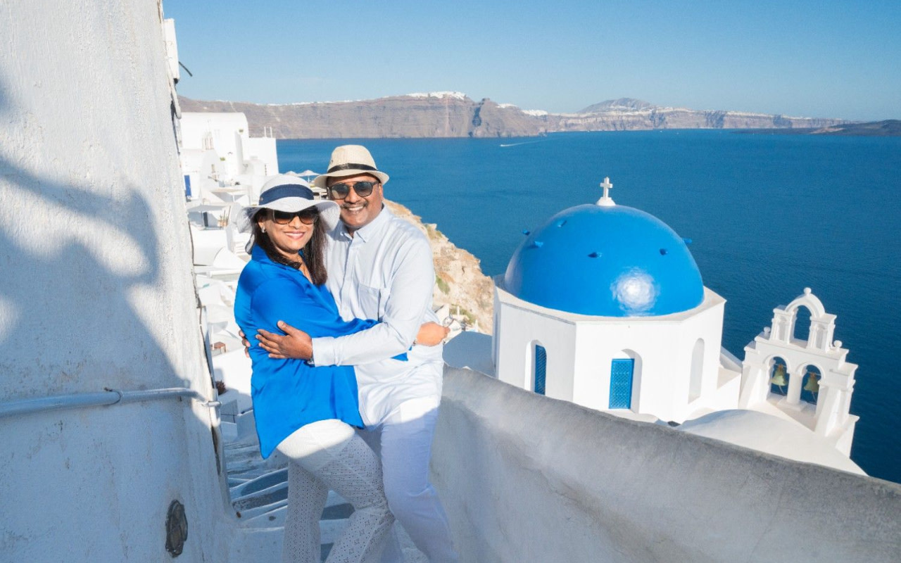 搭乘聖托里尼最棒的計程車式導覽，探索令人屏息的伊亞