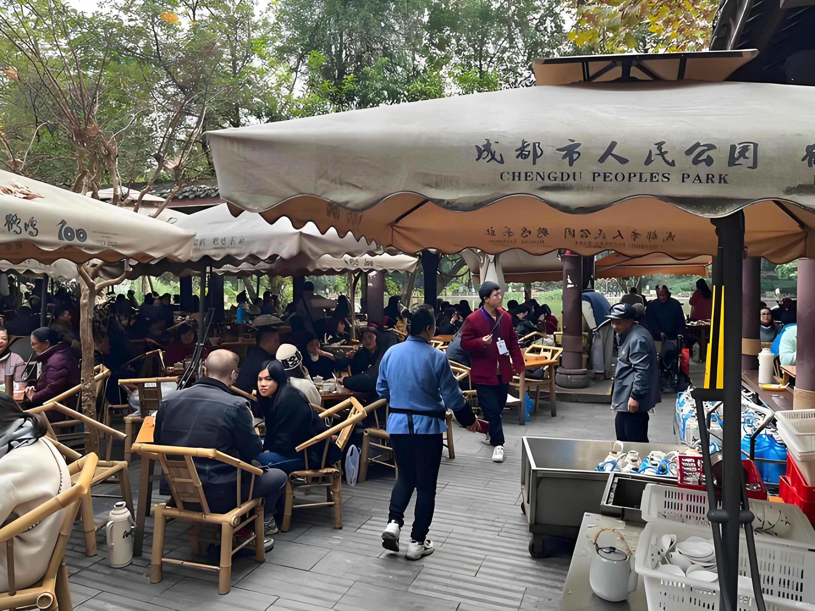 成都市民休閒生活的縮影，在這裡，蓋碗茶的清香瀰漫在鶴鳴茶社的每一個角落，人們喝茶聊天、聽評書，相親角里則是充滿生活氣息的獨特風景。