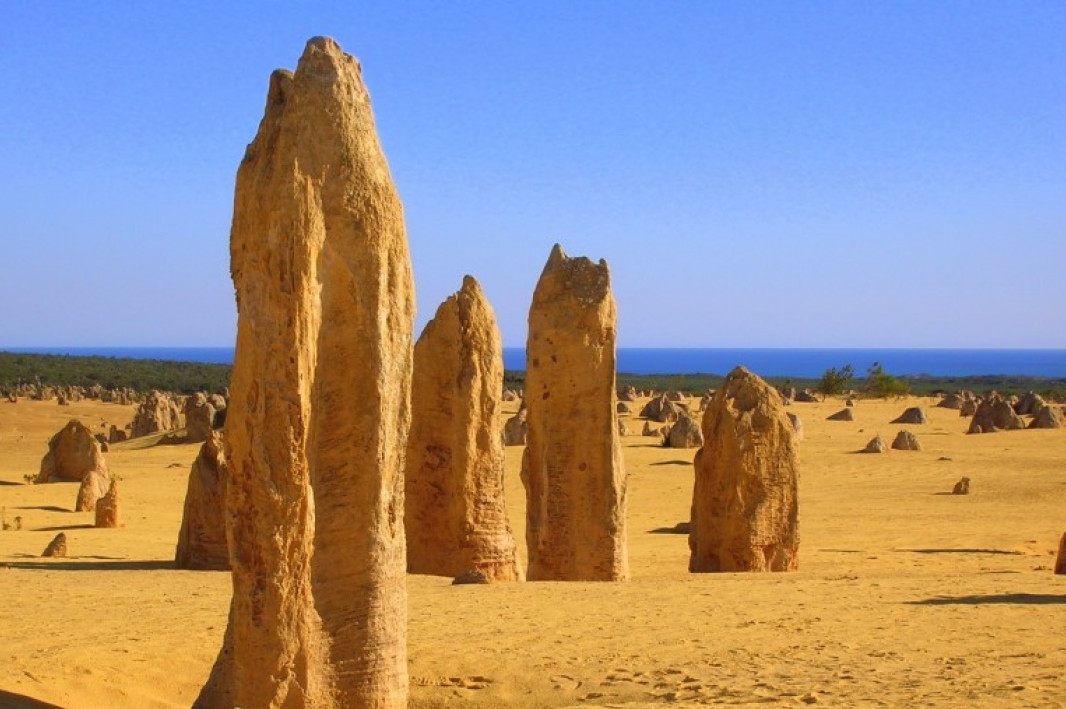 探索尖峰石陣的神秘,這是一個超現實的景觀,廣闊的天空下點綴著石灰岩地貌 探索尖峰石陣的神秘,這是一個超現實的景觀,廣闊的天空下點綴著石灰岩地貌