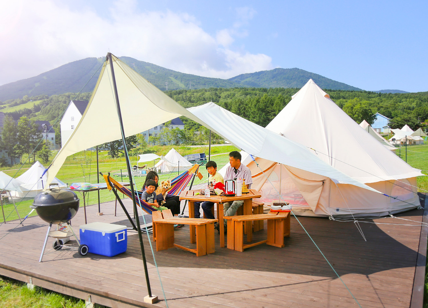 入住舒適帳篷,享受吊床、戶外用餐,將舒適與山林休閒完美結合 入住舒適帳篷,享受吊床、戶外用餐,將舒適與山林休閒完美結合