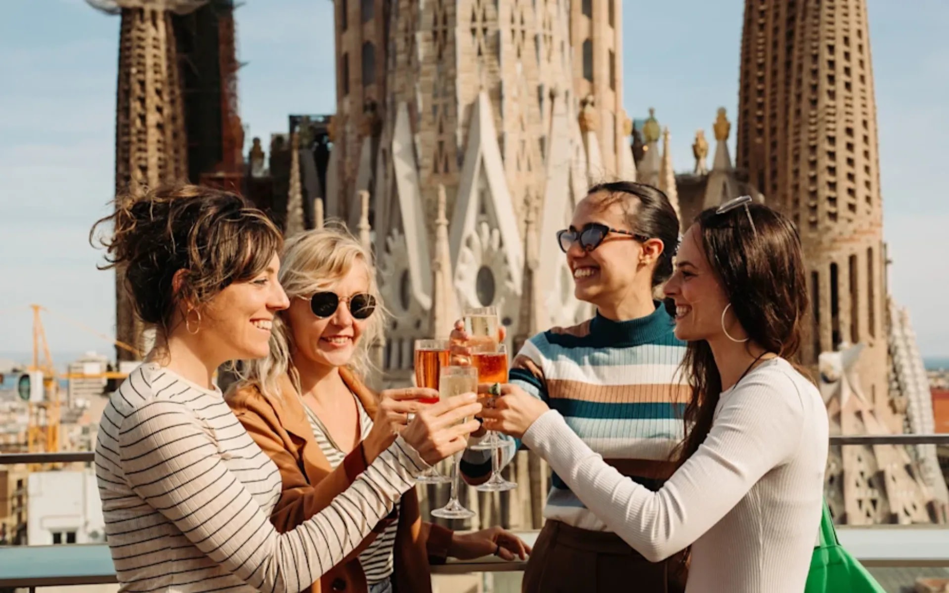 Sagrada Familia Evening Tour with Cava in Barcelona