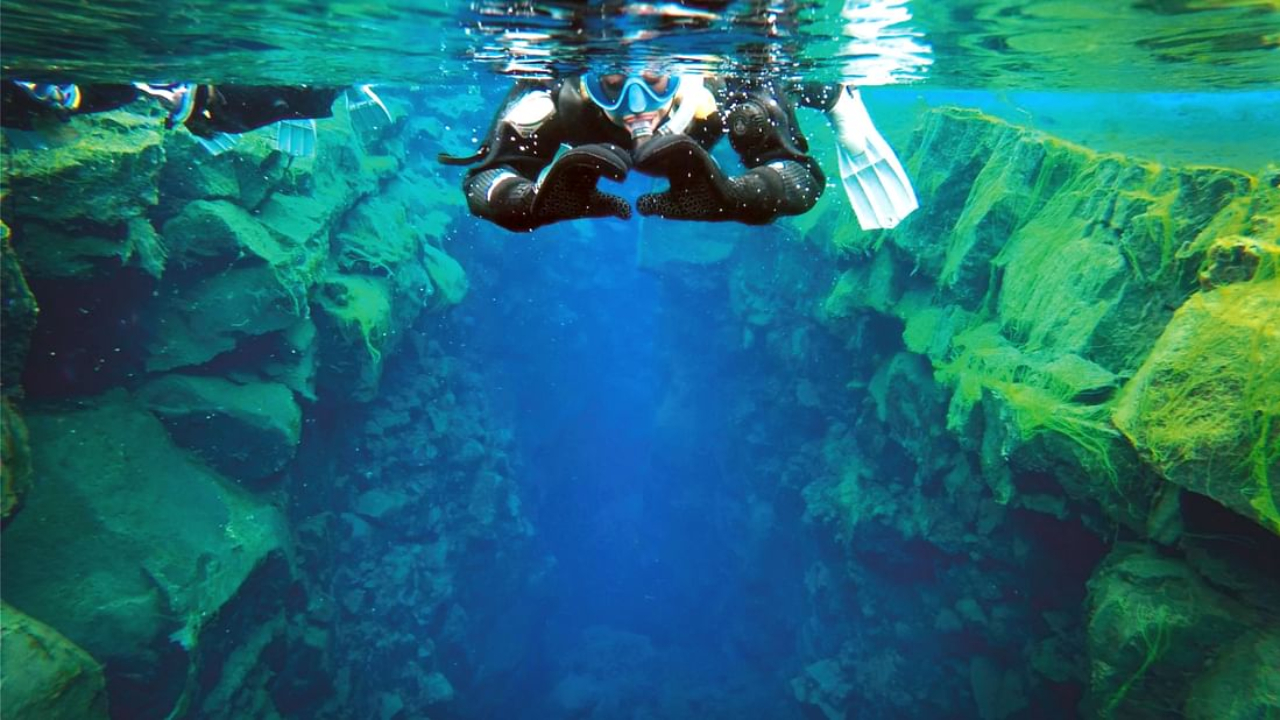 Snorkeling experience &amp; underwater photos is Silfra