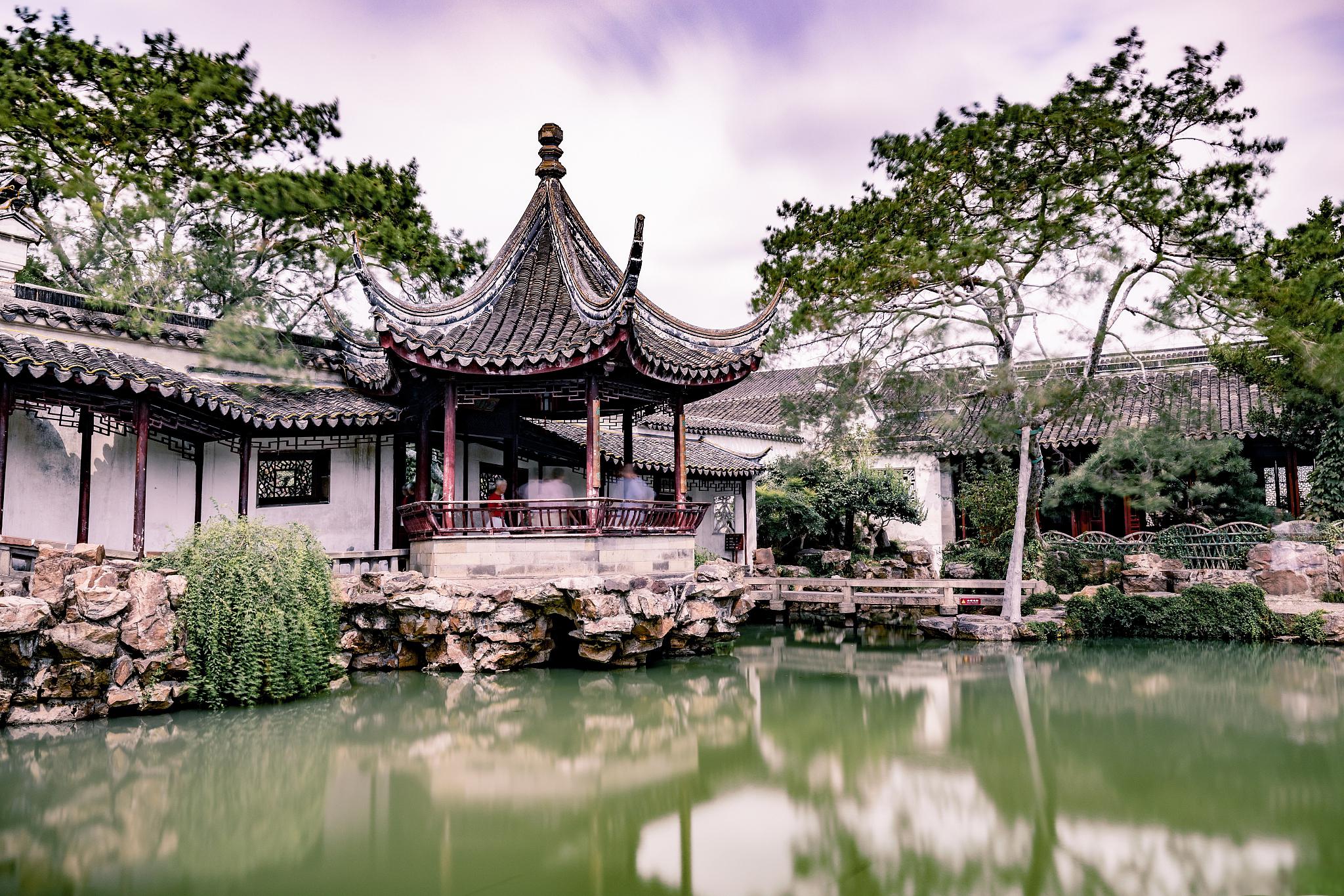 【留園】與蘇州拙政園、北京頤和園、承德避暑山莊並稱中國四大名園。 【留園】與蘇州拙政園、北京頤和園、承德避暑山莊並稱中國四大名園。