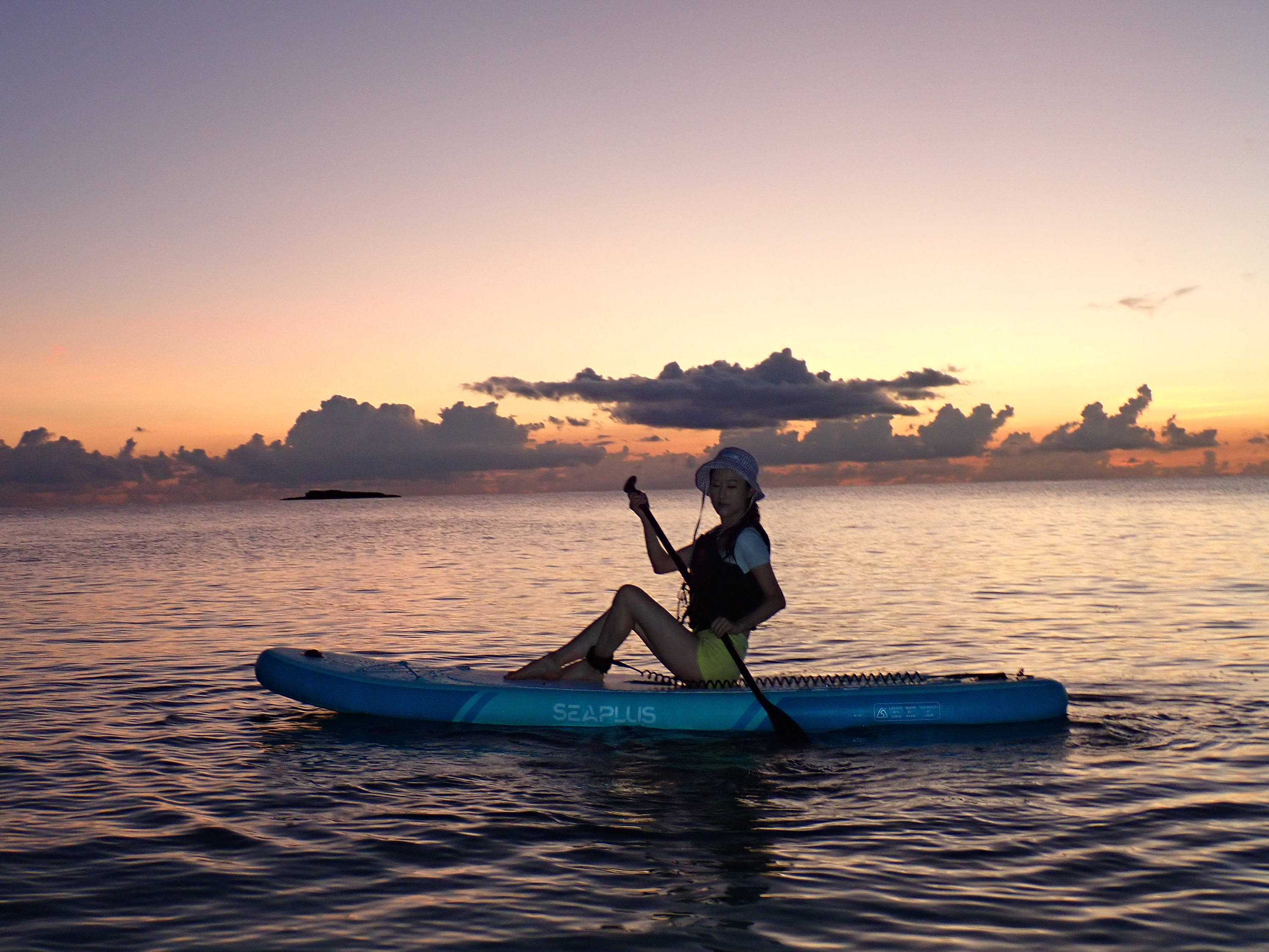 Miyakojima: Sunset or Sunrise SUP at a Hidden Beach (English Tour)