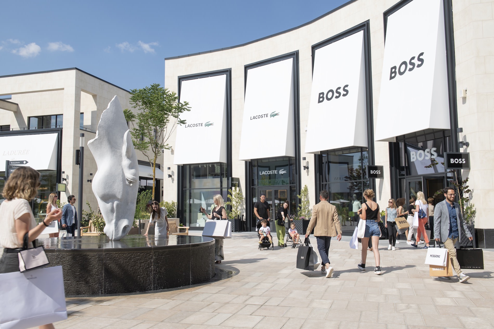 Paris - McArthurGlen Paris-Giverny Designer Outlet shuttle bus by Paris City Vision