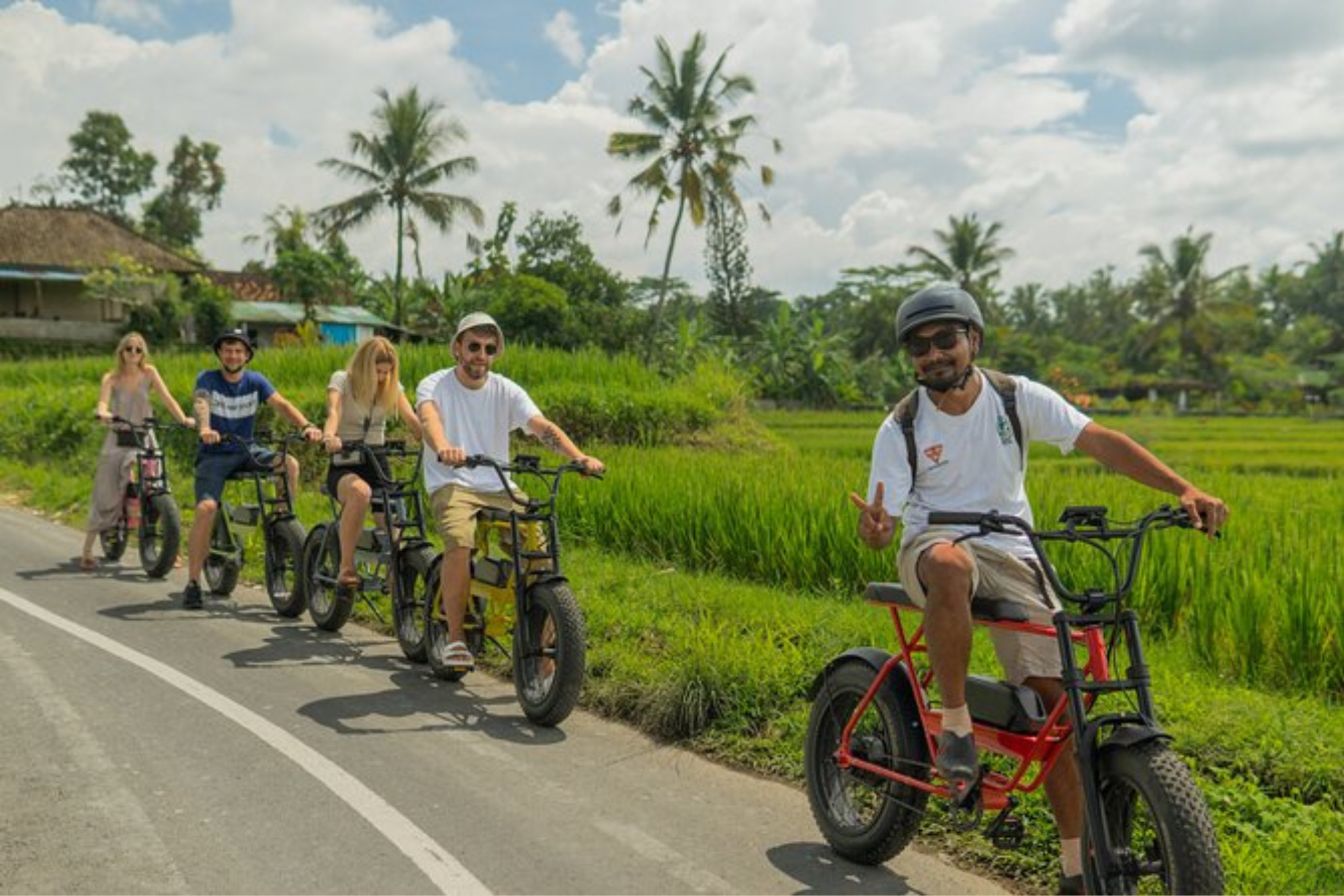 Hanoi qishlog‘i va Co Loa qal’asi bo‘ylab yarim kunlik kichik guruh safari