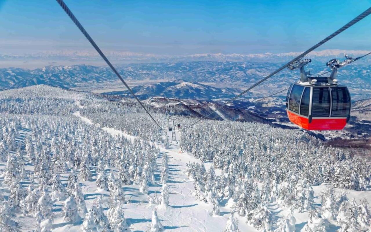 [Tohoku Day Trip] Ginzan Onsen & Zao Snow Monsters & Special Lunch | Departure from Sendai