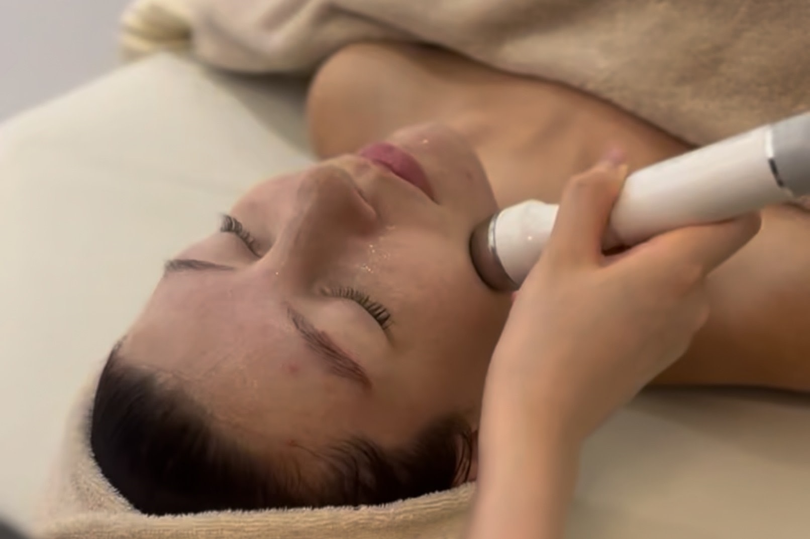 Hestium Busan: Premium Lifting & Hydrating Facial Care