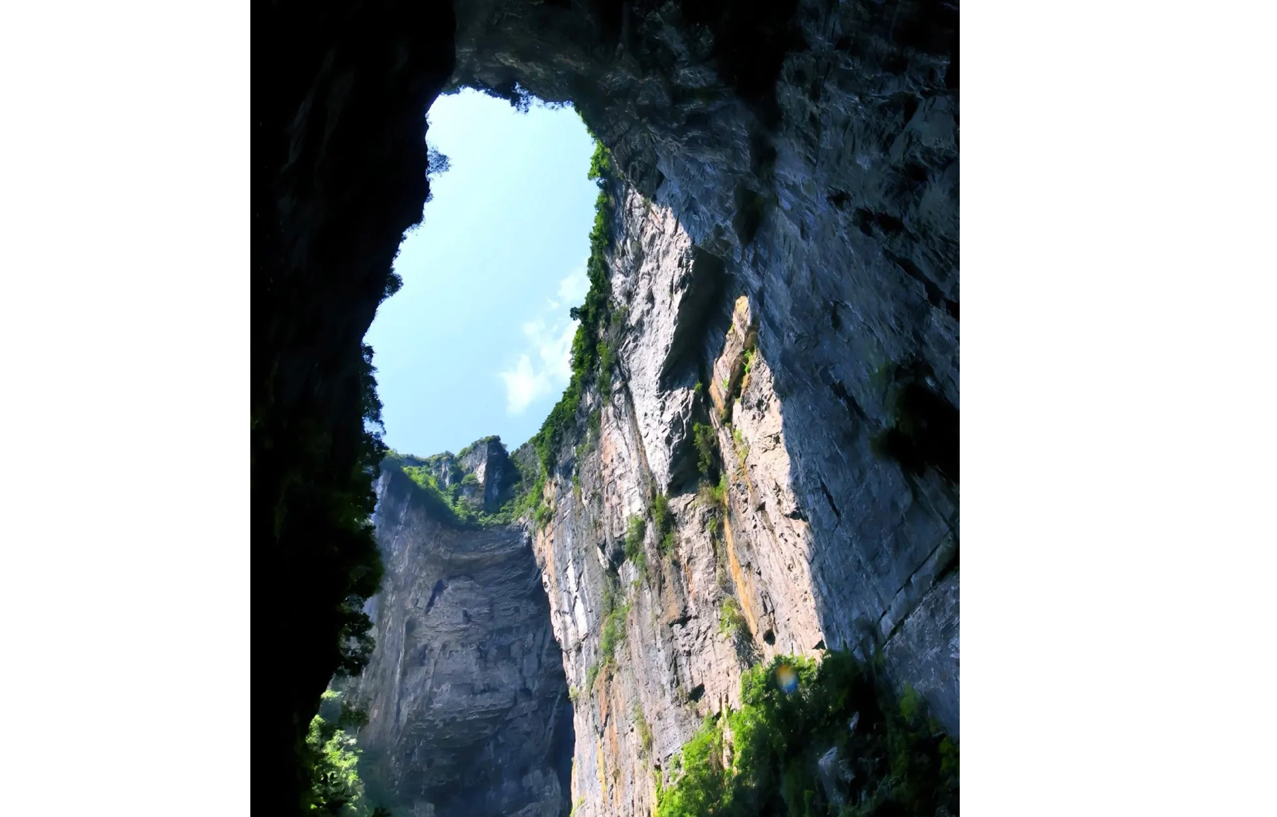 重慶武隆天生三橋+龍水峽地縫+仙女山森林公園+烏江畫廊觀景遊船+龔灘古鎮二日遊（喀斯特奇觀&草原風光&波浪公路&瀑布景觀）