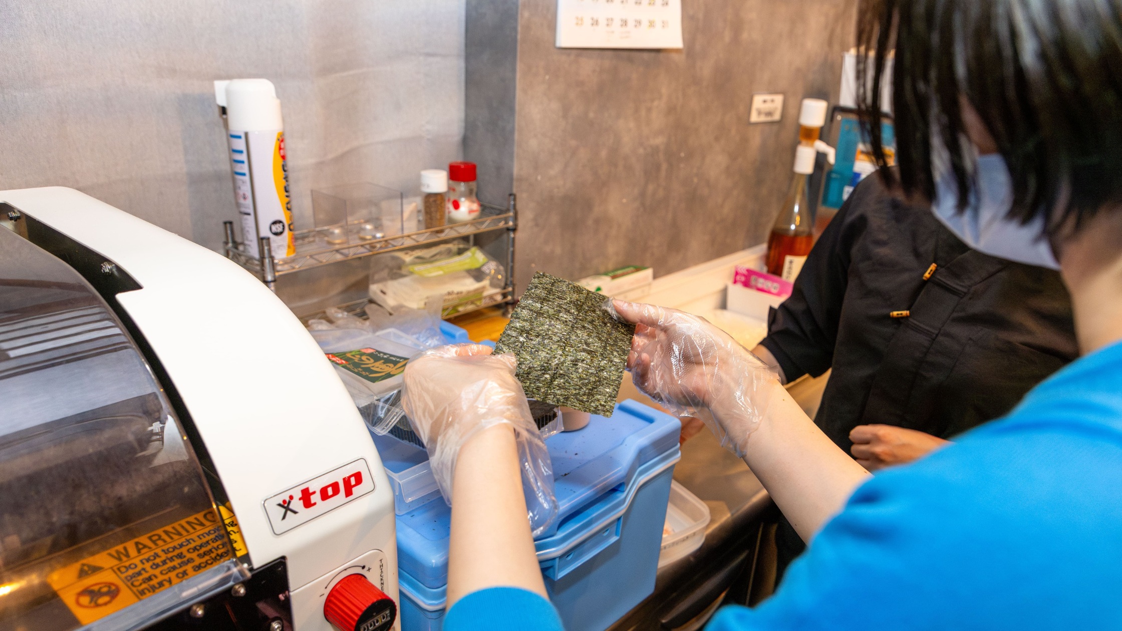 Tokyo: Asakusa Tour with Skytree & Sushi Workshop