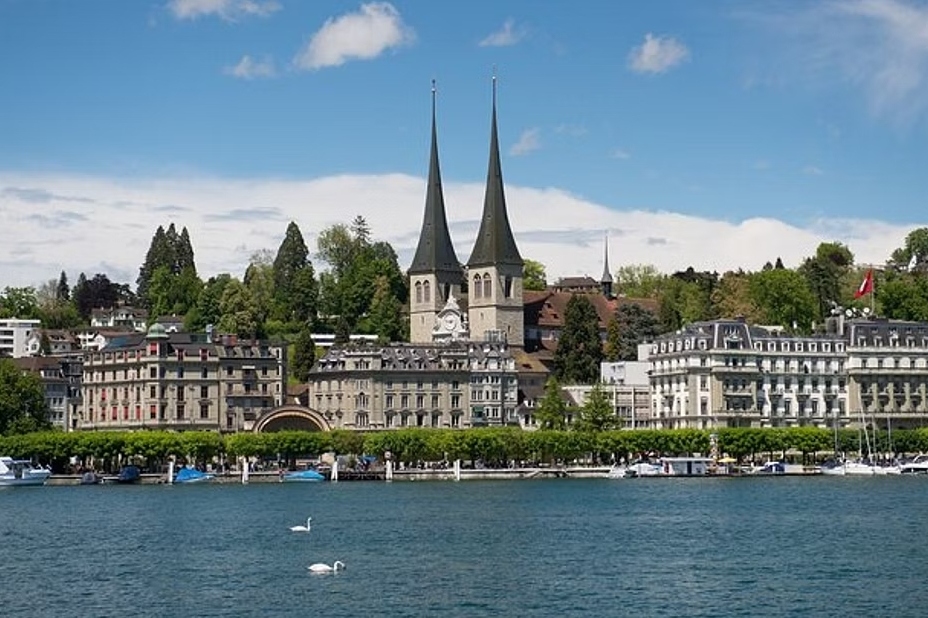 Scavenger Hunt and Walking Trip in Lucerne