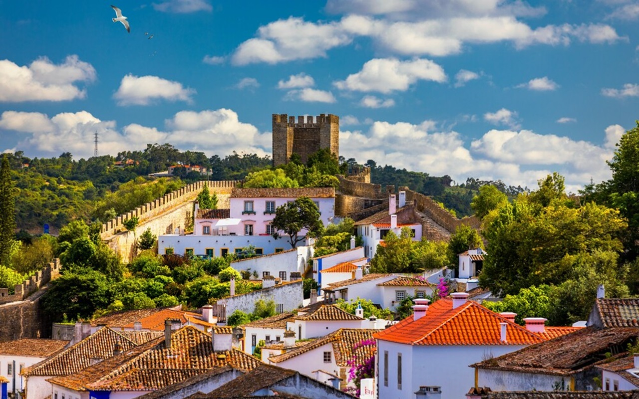 From Lisbon: Private Fátima, Nazaré & Óbidos Full-Day Trip