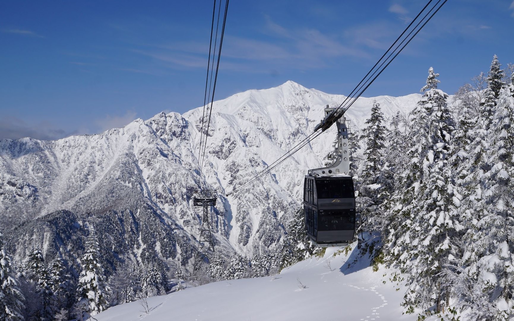 Magnificent Winter Scenery: Shin-Hotaka Ropeway and Snow Corridor, including lunch