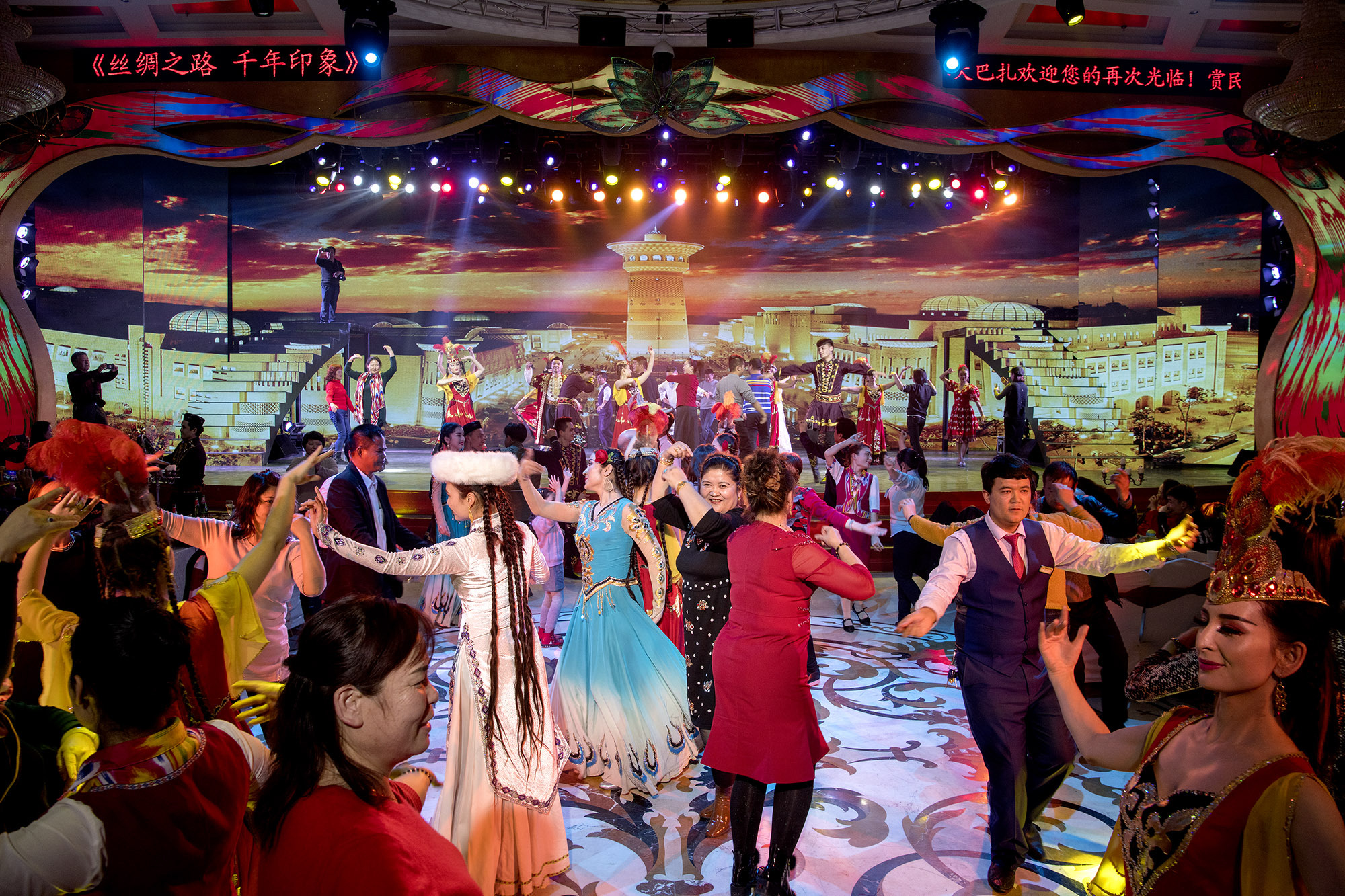 新疆國際大巴扎《絲綢之路 千年印象》宴藝大劇院演出票+巴扎美食自助餐票