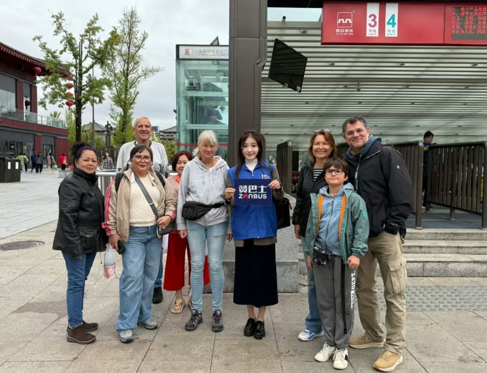 贊巴士導遊及客人