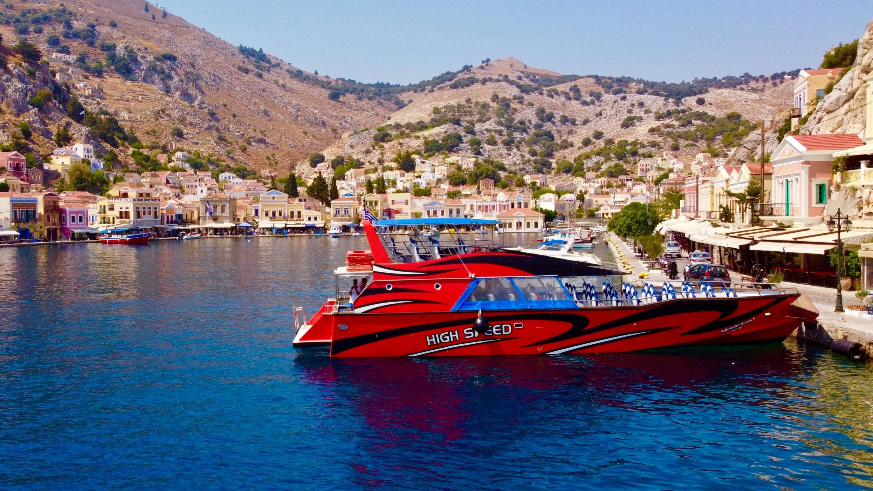 錫米島 (Symi Island) 乘船體驗，並在聖喬治灣 (St George's Bay) 享受游泳樂趣