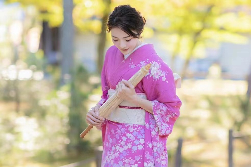 Tokyo Kimono, Furisode, and Yukata Rental Experience｜Exquisite Hair & Japanese Makeup & Photoshoot (Ookini Asakusa Kaminarimon)
