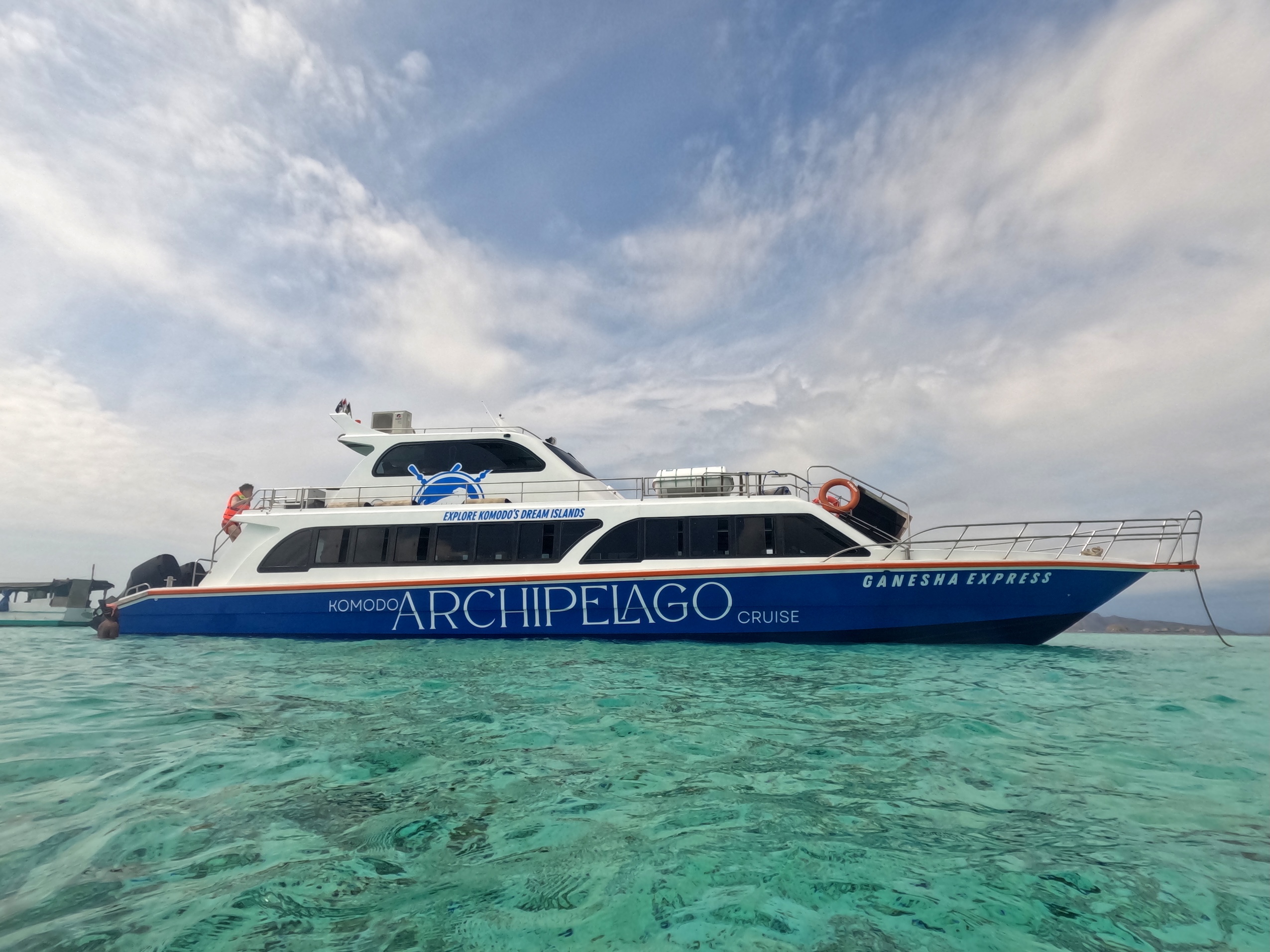 Full Day Speedboat Tour with Free Documentation from Labuan Bajo 