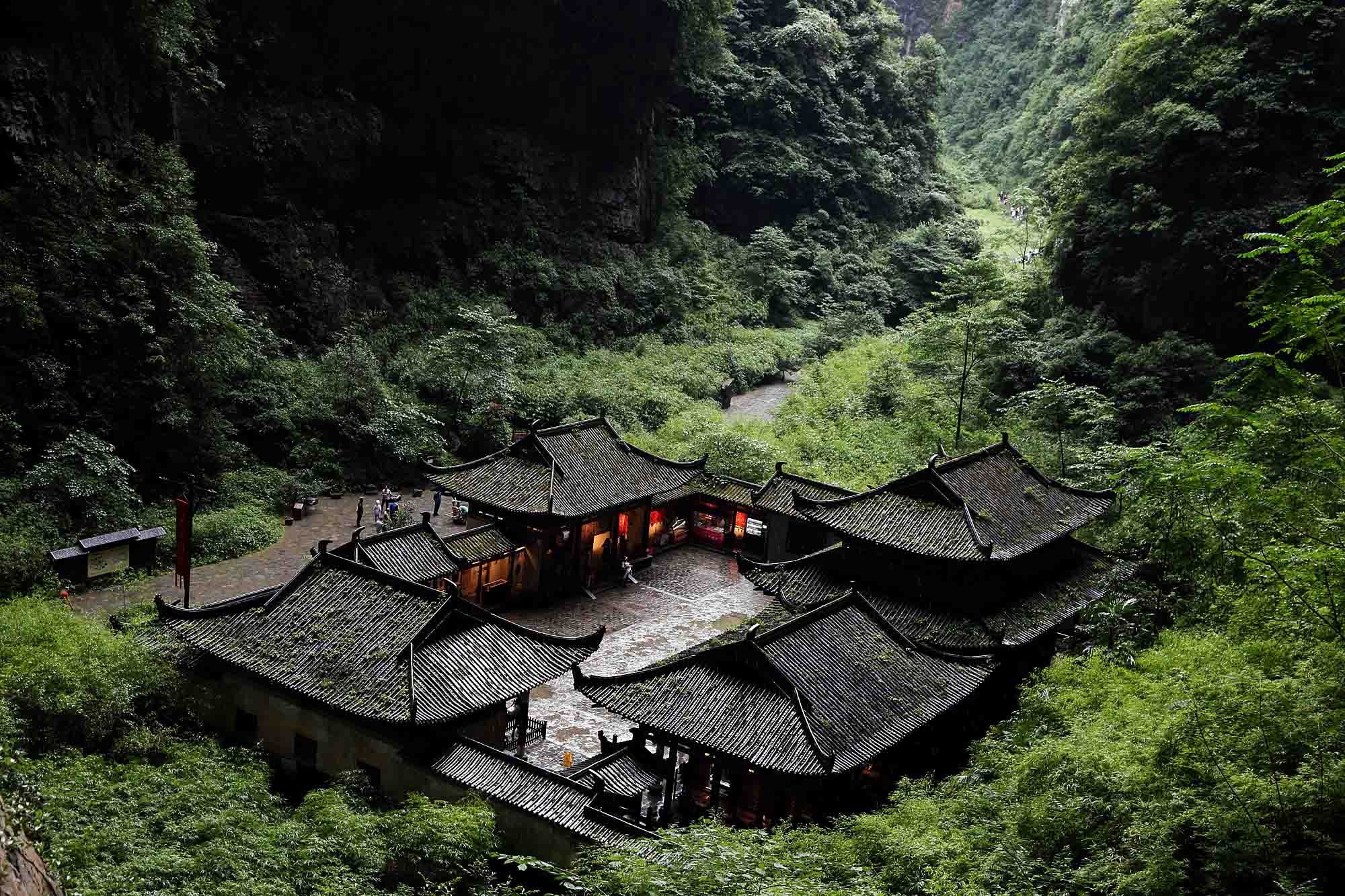 重慶武隆中英文導遊私家團二日遊（天生三橋+龍水峽地縫+仙女山森林公園/芙蓉洞/816工程/白馬山天尺情緣）