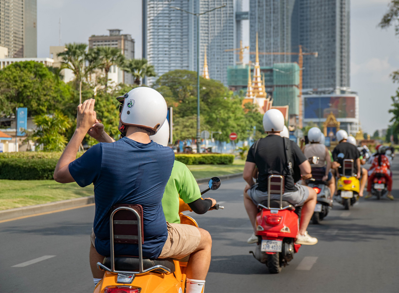 金邊市 Vespa 之旅和河上遊船（含飲料）