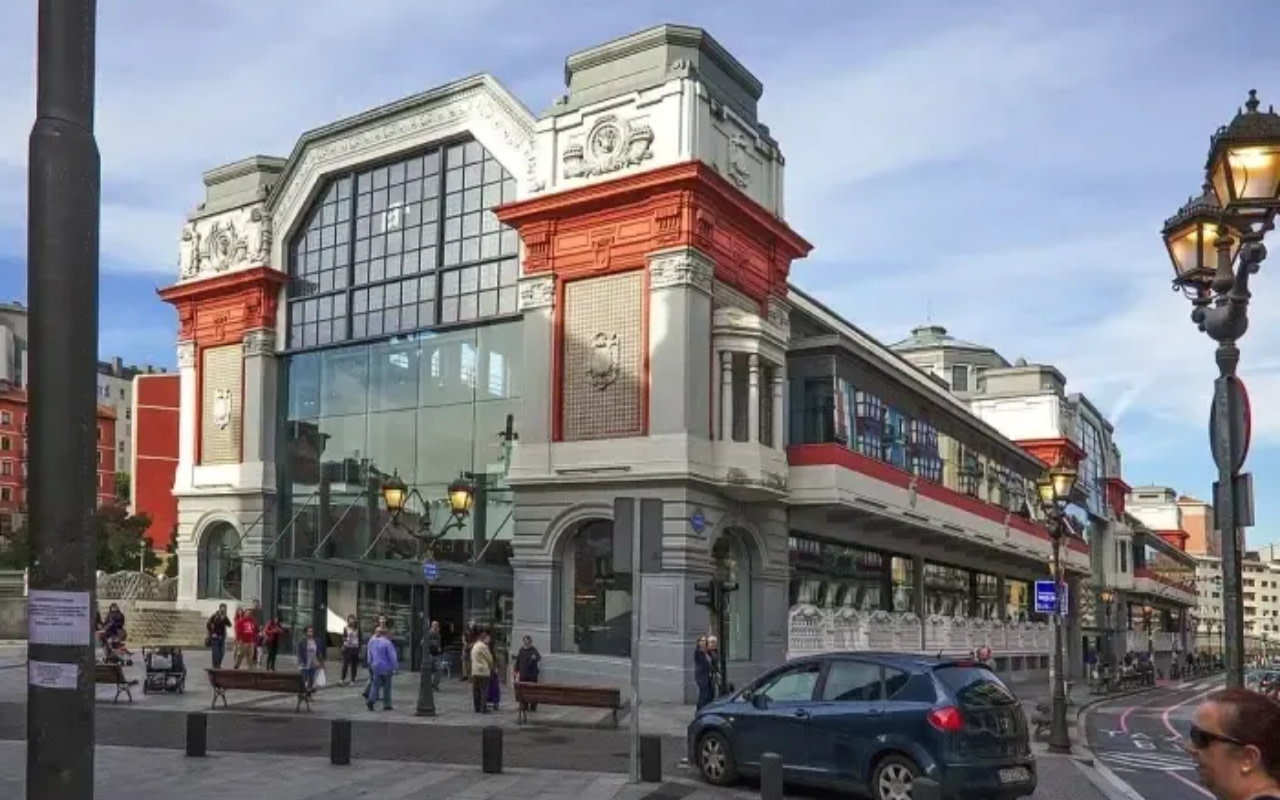 沿著畢爾包河畔捕捉精彩瞬間,慶祝城市的轉型、多元性與令人驚嘆的城市景觀。 沿著畢爾包河畔捕捉精彩瞬間,慶祝城市的轉型、多元性與令人驚嘆的城市景觀。